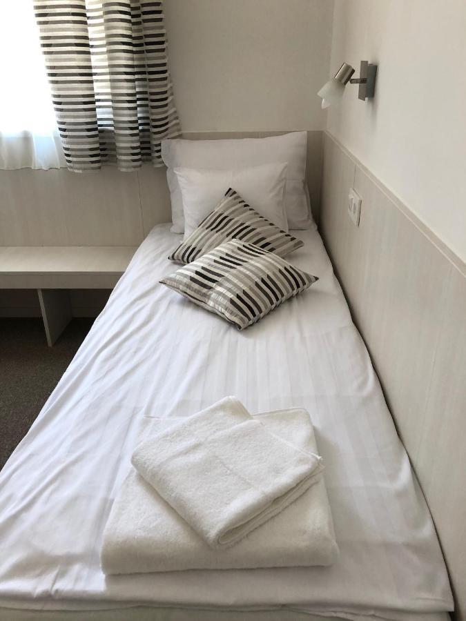 Kerekes Panzio Es Etterem Bed & Breakfast บาลมาซูจ์แบรอส ภายนอก รูปภาพ