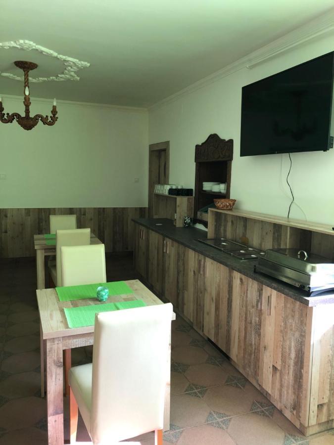 Kerekes Panzio Es Etterem Bed & Breakfast บาลมาซูจ์แบรอส ภายนอก รูปภาพ