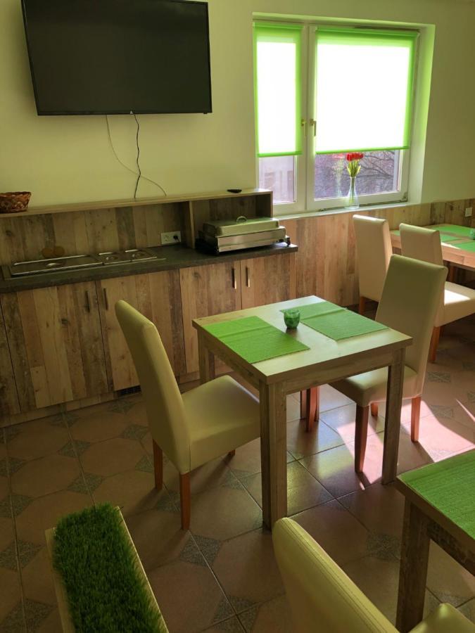 Kerekes Panzio Es Etterem Bed & Breakfast บาลมาซูจ์แบรอส ภายนอก รูปภาพ