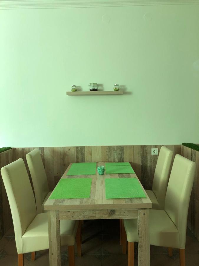 Kerekes Panzio Es Etterem Bed & Breakfast บาลมาซูจ์แบรอส ภายนอก รูปภาพ