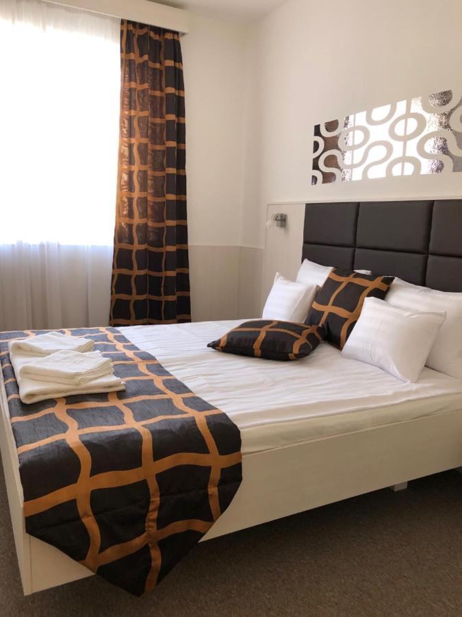 Kerekes Panzio Es Etterem Bed & Breakfast บาลมาซูจ์แบรอส ภายนอก รูปภาพ
