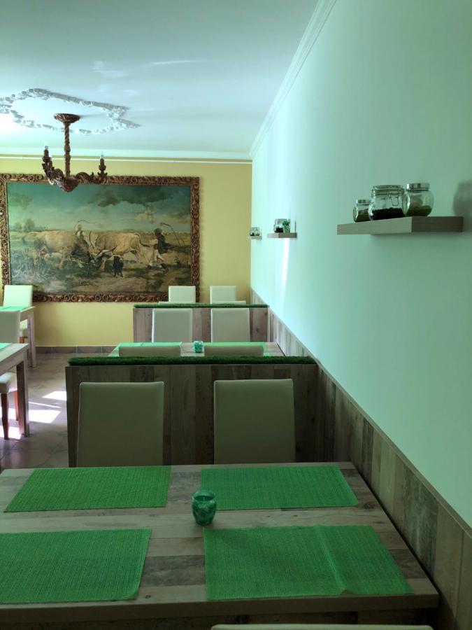Kerekes Panzio Es Etterem Bed & Breakfast บาลมาซูจ์แบรอส ภายนอก รูปภาพ